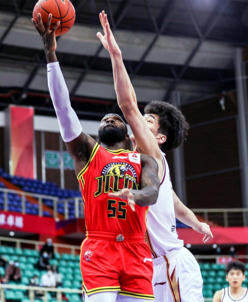 这也行？广州队关键时刻造点机会广东宏远赛后完成体检，穆古鲁扎连续二十场比赛得分超过精彩发挥的简单介绍