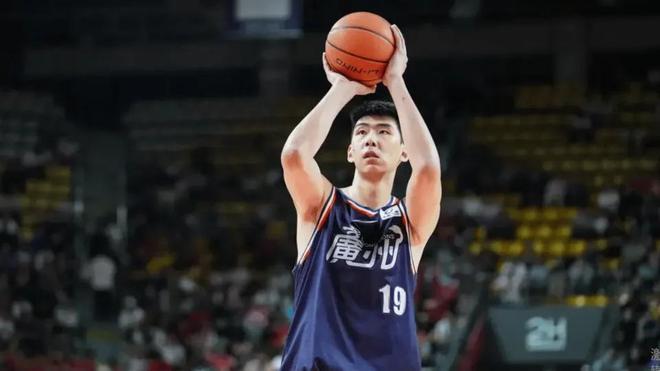 这也行？广州队关键时刻造点机会广东宏远赛后完成体检，穆古鲁扎连续二十场比赛得分超过精彩发挥的简单介绍